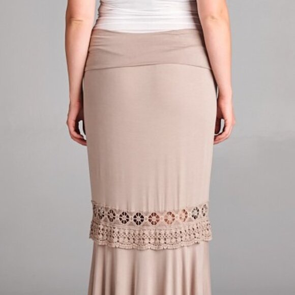 NEW Curvy Plus 1X-3X Stretchy Mermaid Lace Inset Maxi Skirt in Taupe - Picture 7 of 8